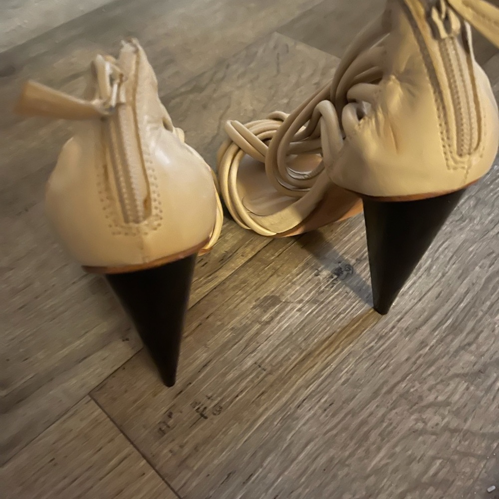 Julia Lundsten for Ports all leather beige shows size 8